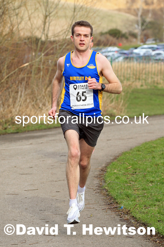 Senior men and veteran men over-40s NECAA Road Relay Champs., Hetton Lyons Park, Hetton le Hole, County Durham. Photo: David T. Hewitson/Sports for All Pics